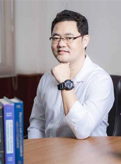 รองศาสตราจารย์ ดร.ณภัทร จักรวัฒนา